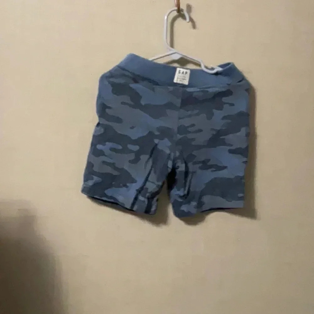 GAP - Picture 2 of 5